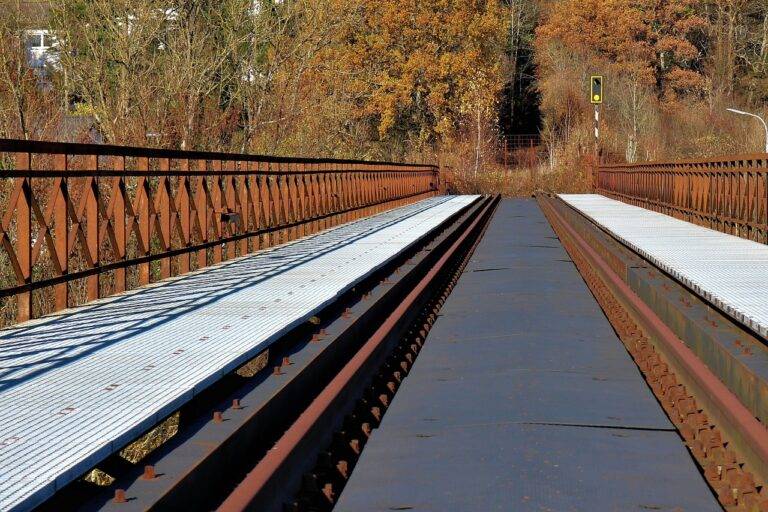 The Benefits of Traveling in Small Groups